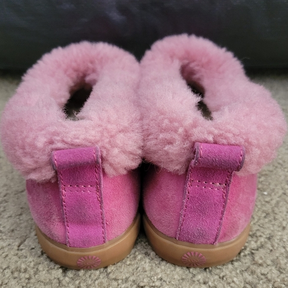 UGG Rylan Slippers Limited Edition Fuschia Inside/Outdoor Size 7 - Picture 8 of 8